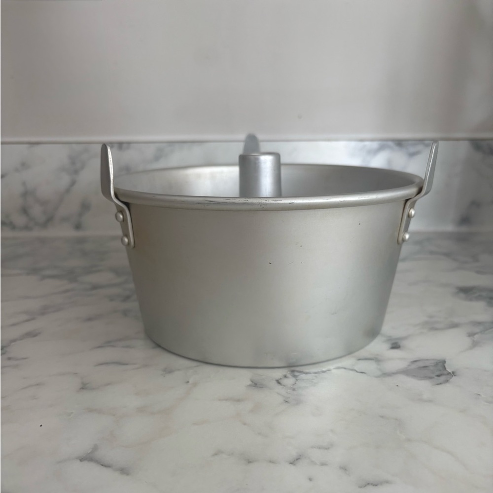 Silver Non-Stick Cake Pan 7”